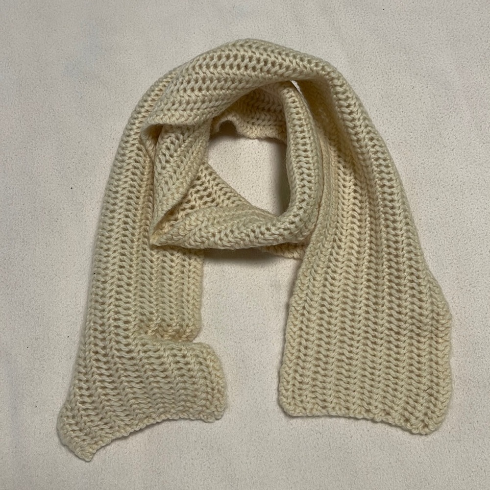 Cream colored hand knit scarf*